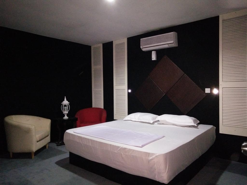 Transit Room Klia - Residence Villa Kampong Kubang Beras Exterior photo