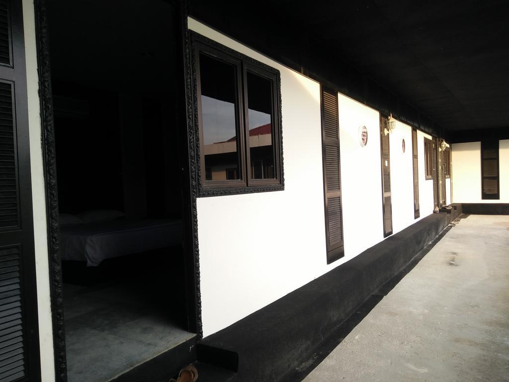 Transit Room Klia - Residence Villa Kampong Kubang Beras Exterior photo